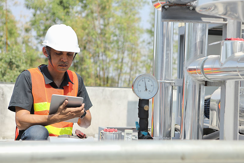 Homem fazendo inspeção